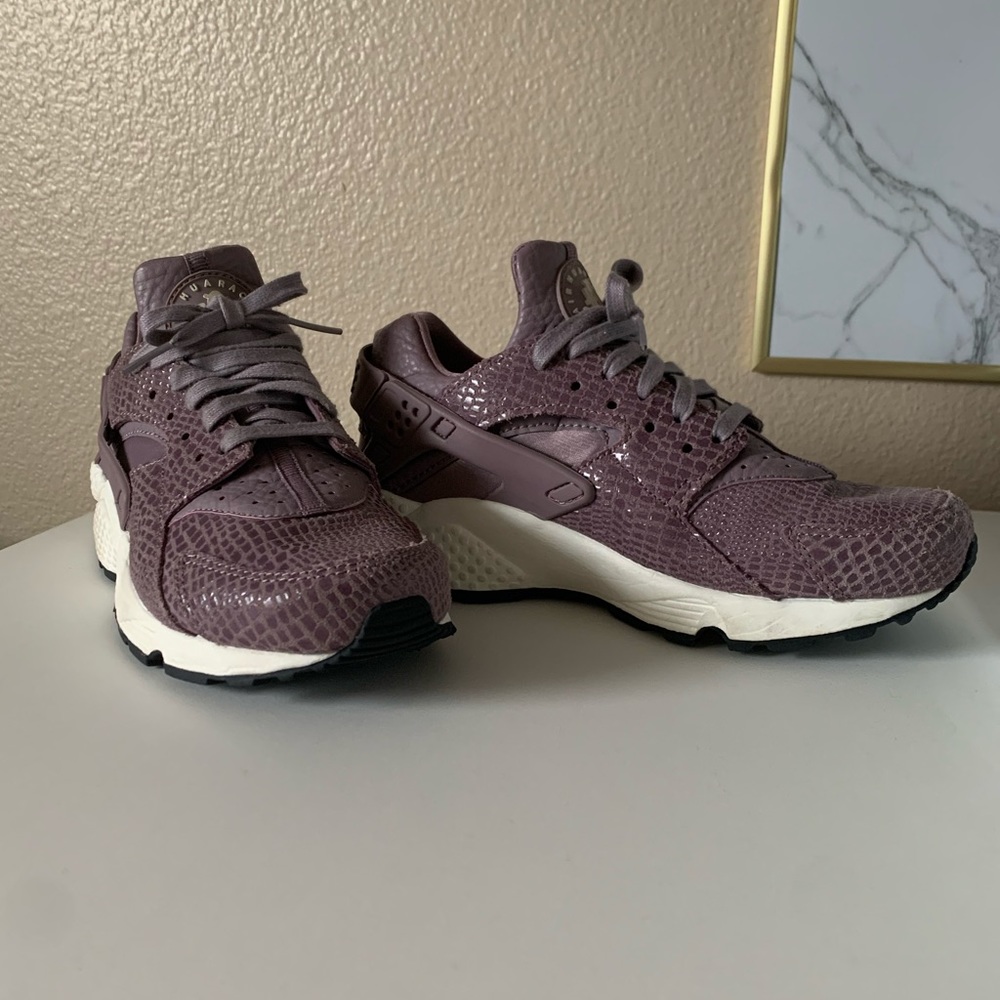 Nike Huaraches Purple Snake Skin